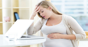 É normal ter dor de cabeça durante a gravidez?